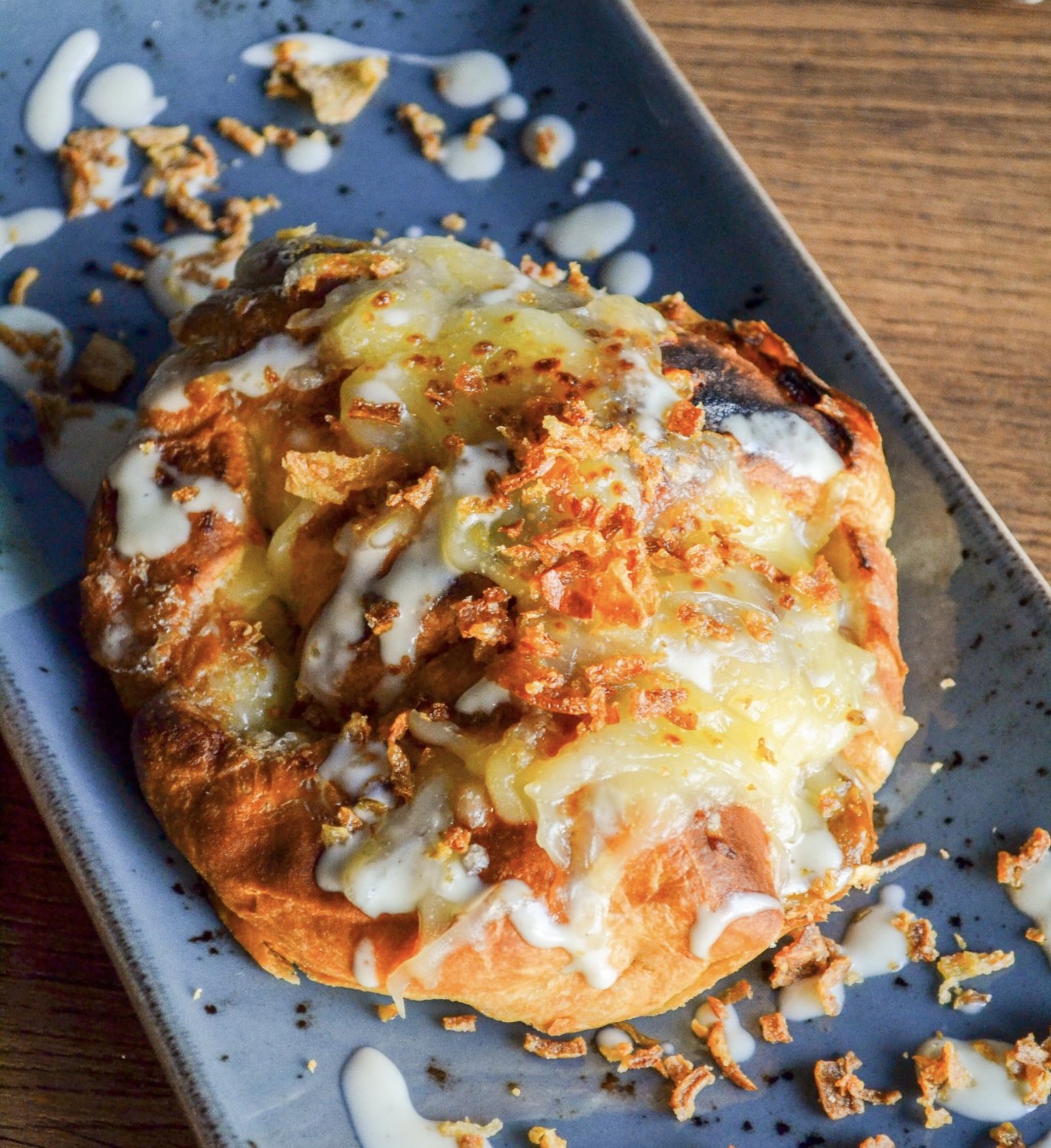CROISSANT DE CARRILLERA Y QUESO