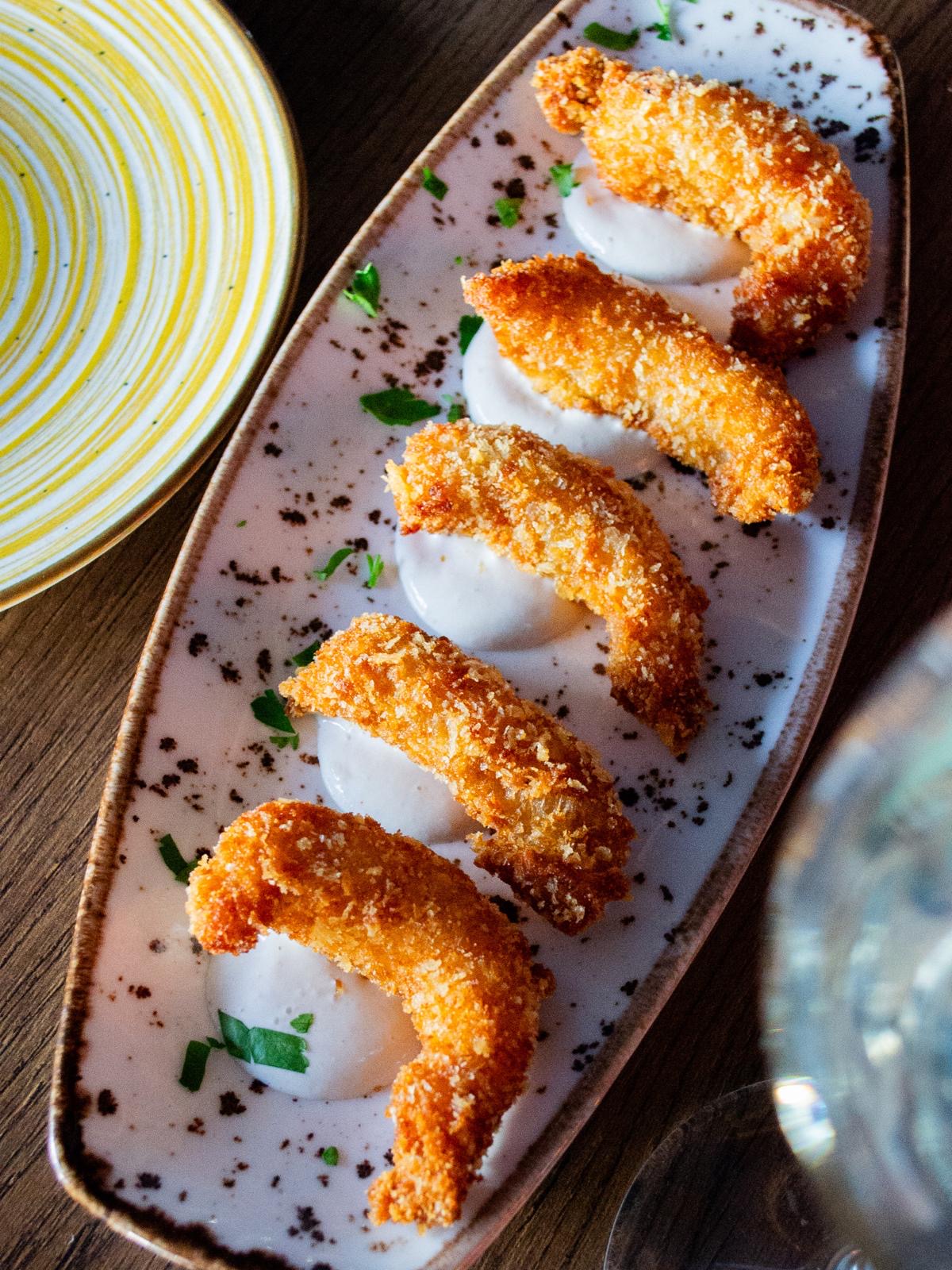 COLA DE LANGOSTINO CRUJIENTE CON MAYONESA DE ATÚN