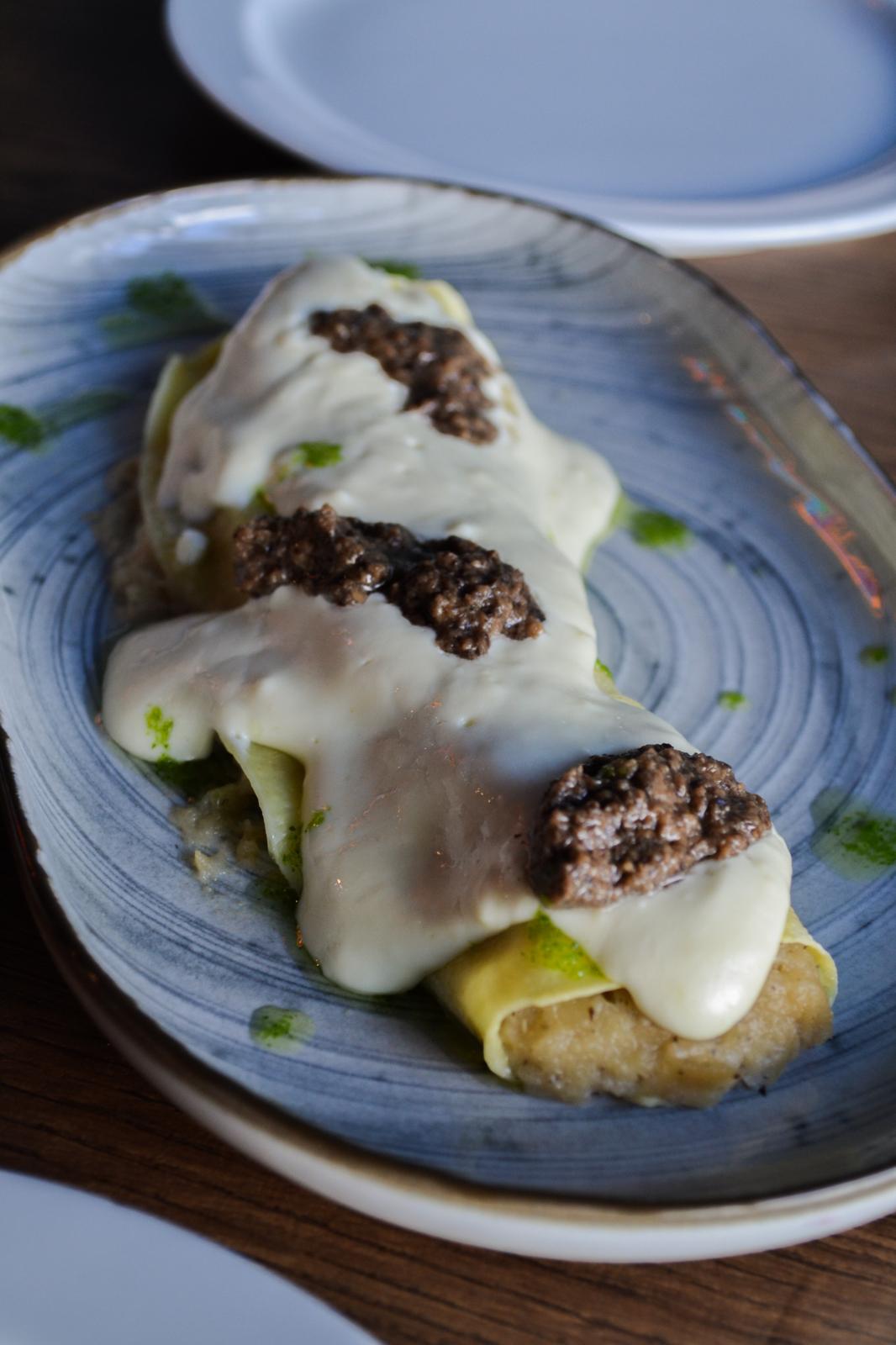 CANELÓN DE POLLO Y TRUFA