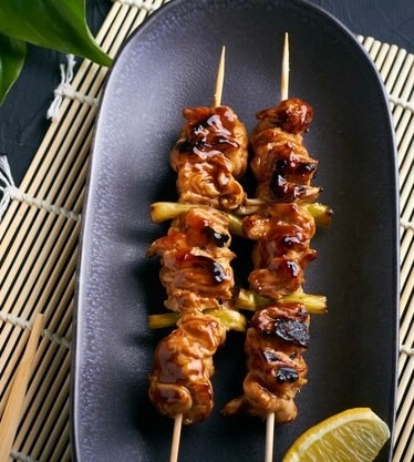 16A. YAKITORI DE POLLO TERIYAKI