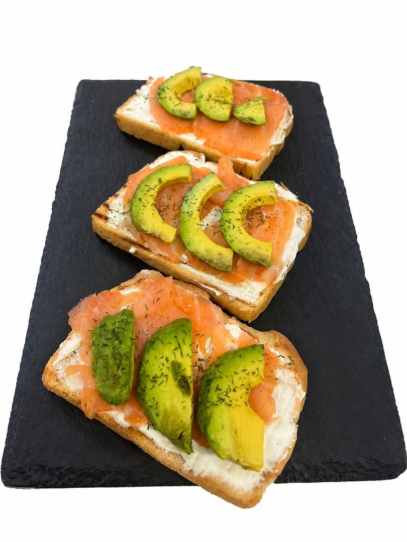 tosta salmon aguacate