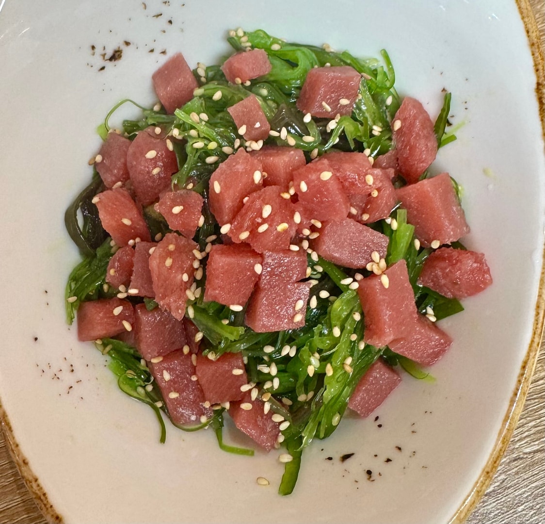 8B ENSALADA WAKAME CON ATUN
